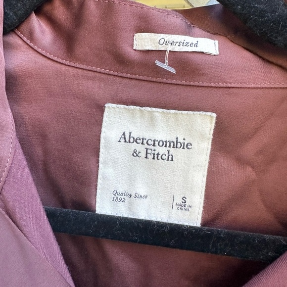 ❤️Abercrombie & Fitch satin Button down top - Picture 4 of 4